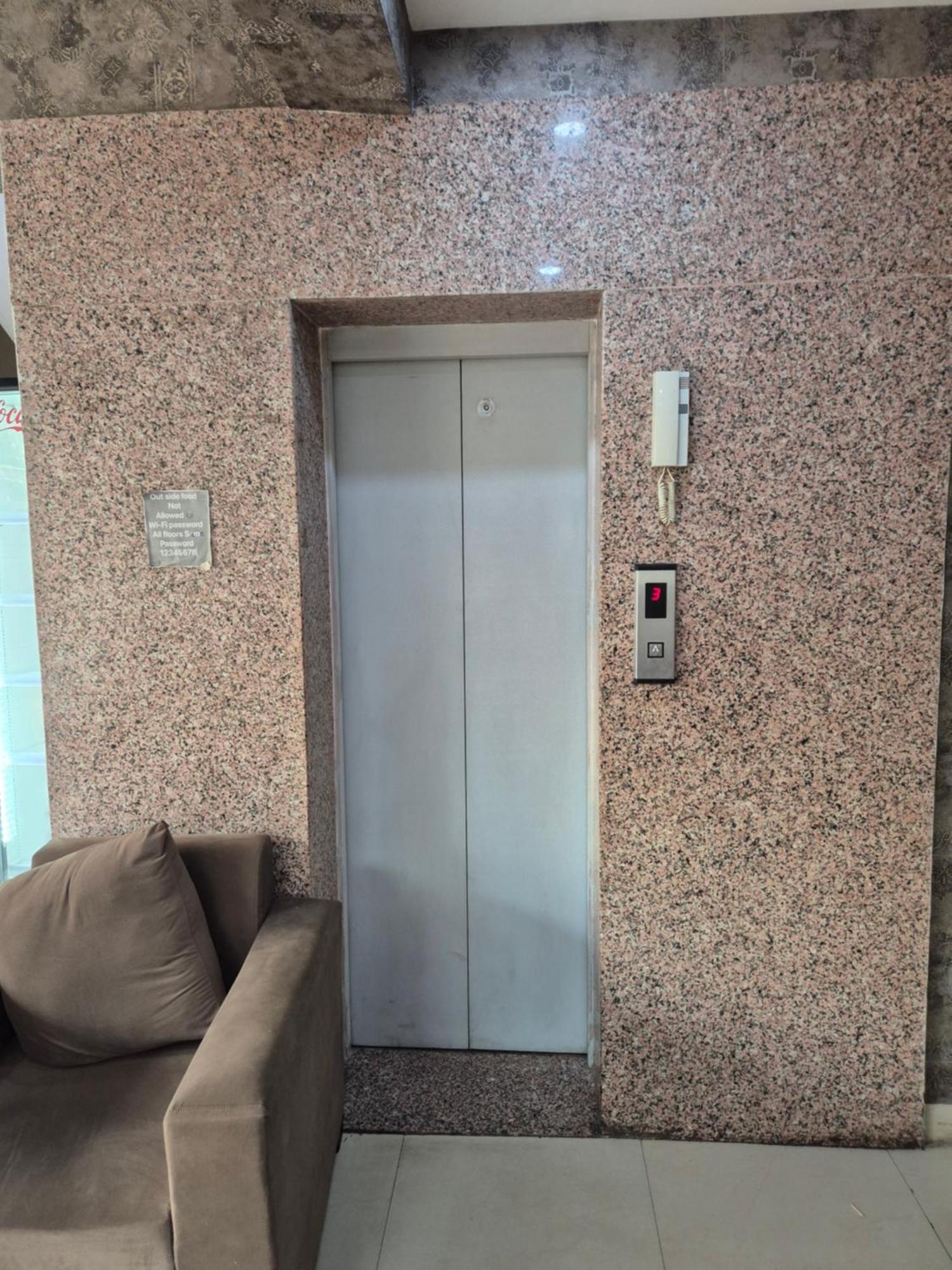 Hotel The Vertigo By Boom Rooms Noida Exterior photo