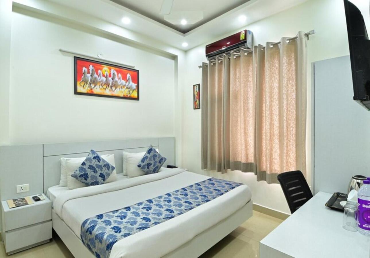 Hotel The Vertigo By Boom Rooms Noida Exterior photo