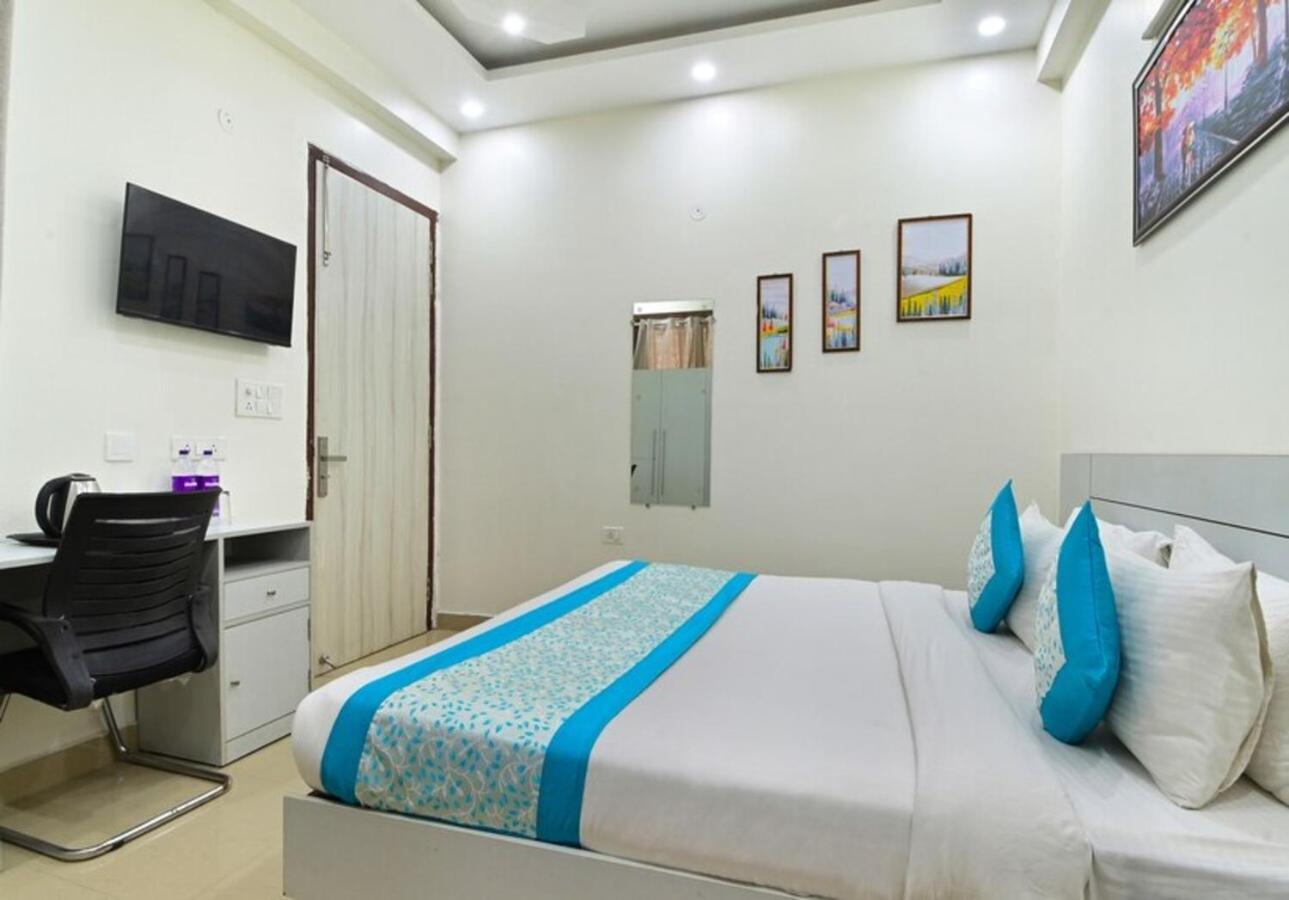 Hotel The Vertigo By Boom Rooms Noida Exterior photo