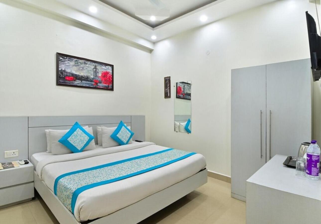Hotel The Vertigo By Boom Rooms Noida Exterior photo