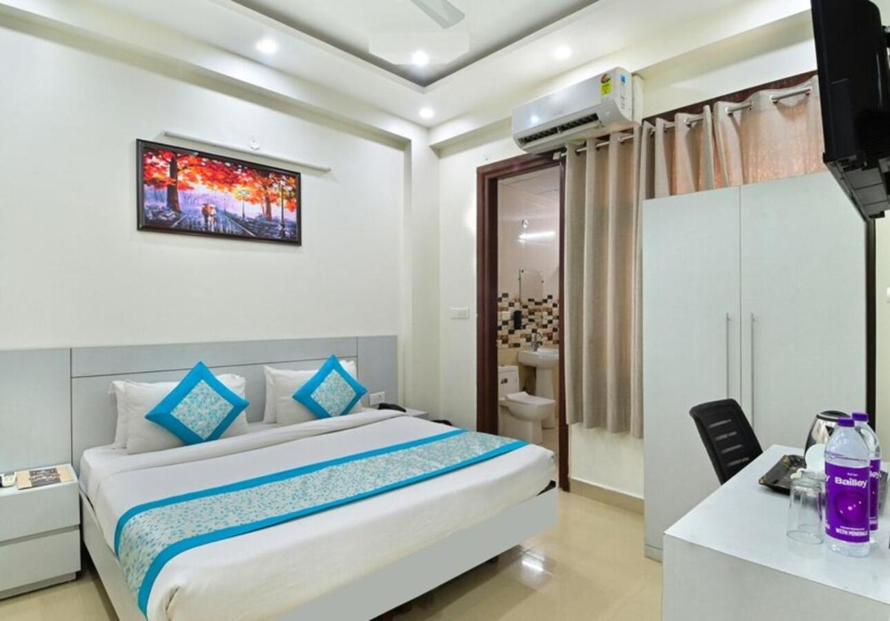 Hotel The Vertigo By Boom Rooms Noida Exterior photo