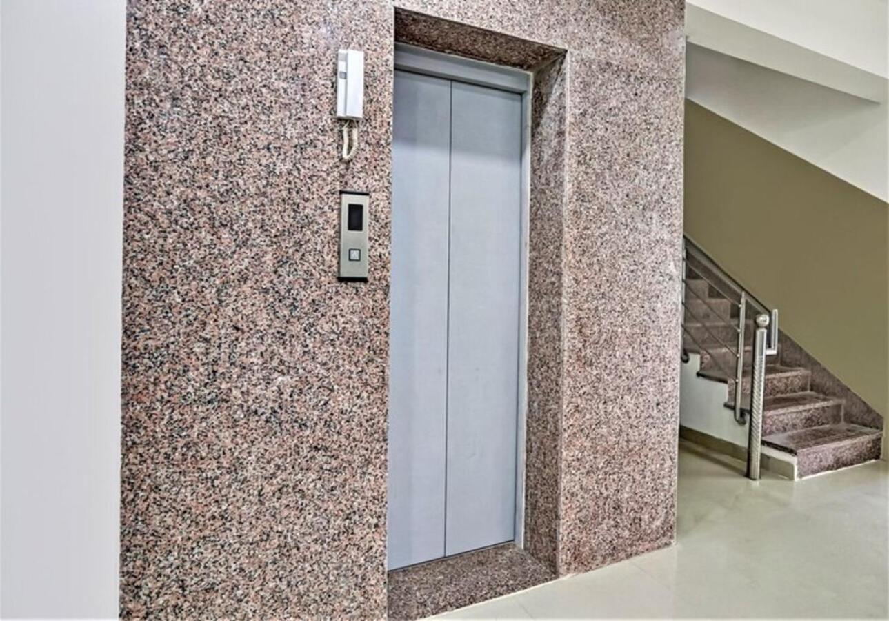 Hotel The Vertigo By Boom Rooms Noida Exterior photo